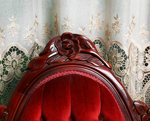 Red Couch in Summerside Inn Bed and Breakfast